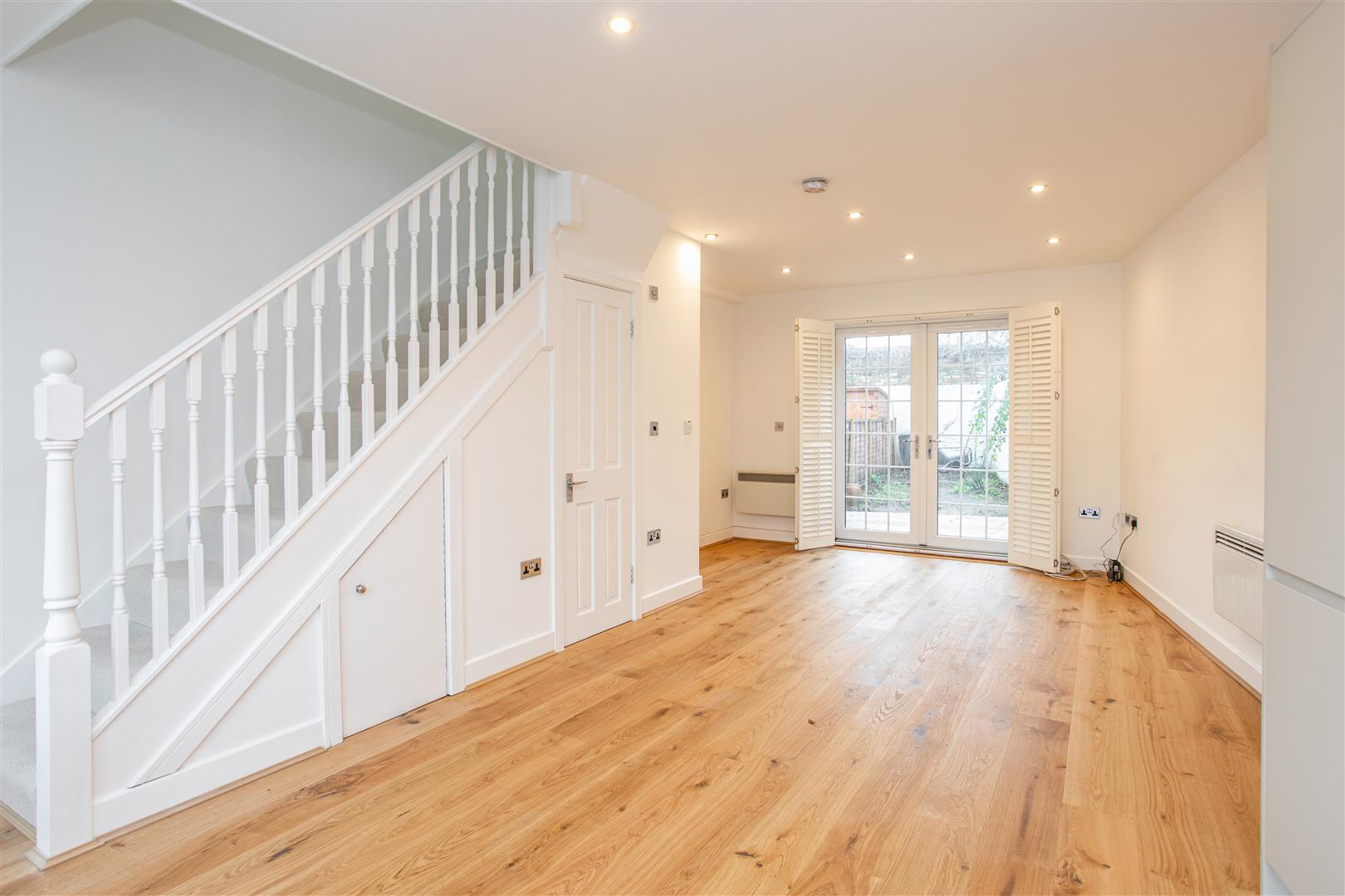 2 bed property in Michael Close, Bow